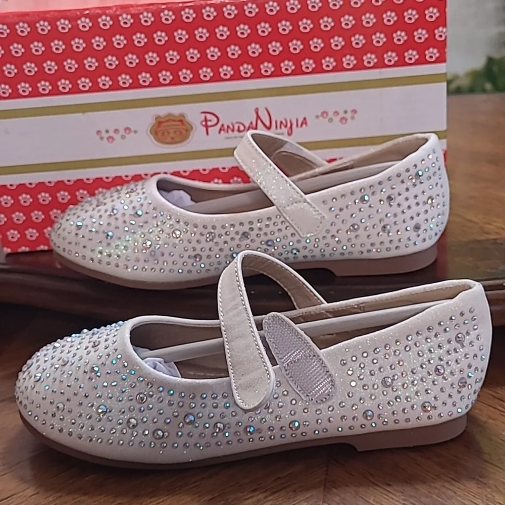 New in box! Pandaninjia Susie size 2 Ivory Rhinestone flat fancy dress shoes